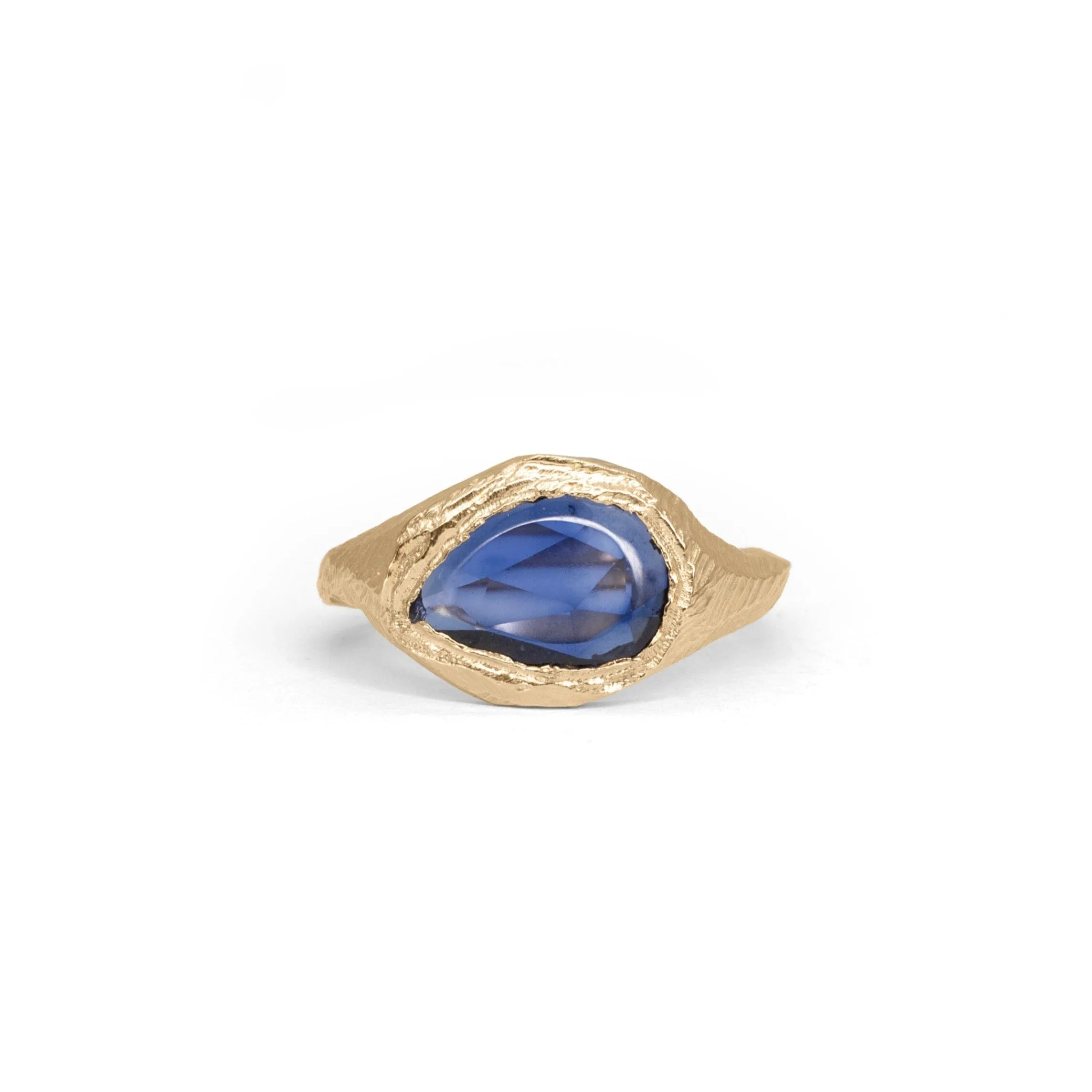 18K Signet Ring in Dark Blue Sapphire