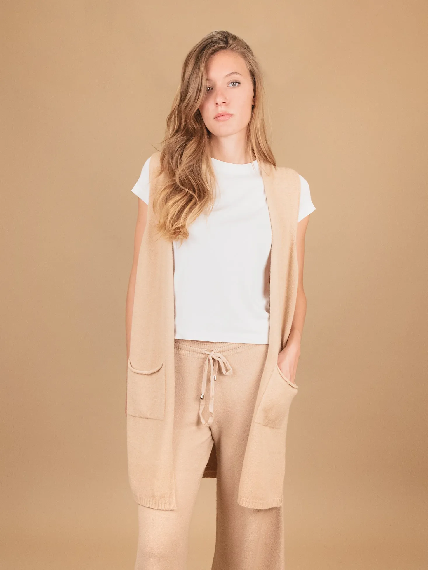 GILET LUNGO IN MAGLIA BEIGE