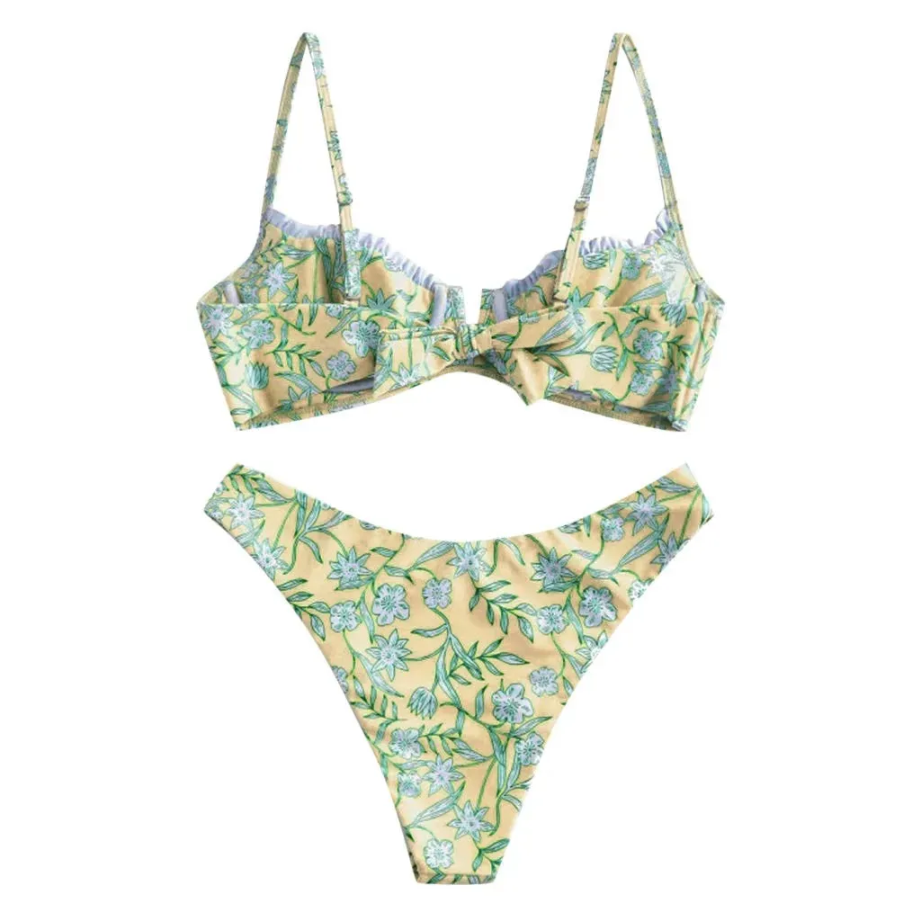 Niedlicher, hoch geschnittener Bikini mit Blumenmuster und V-Ausschnitt