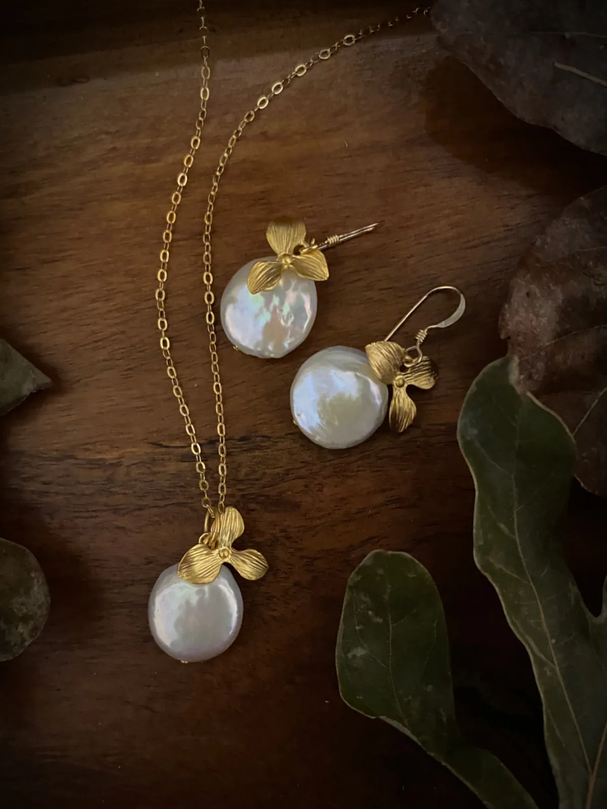 Orchid & Coin Pearl Necklace